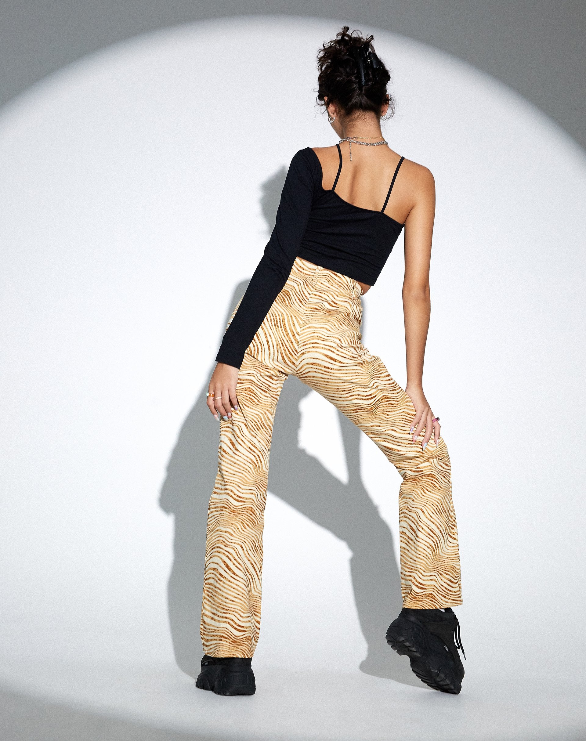 Afbeelding van MOTEL X OLIVIA NEILL Zoven Flare Broek in Desert Terrain Tan