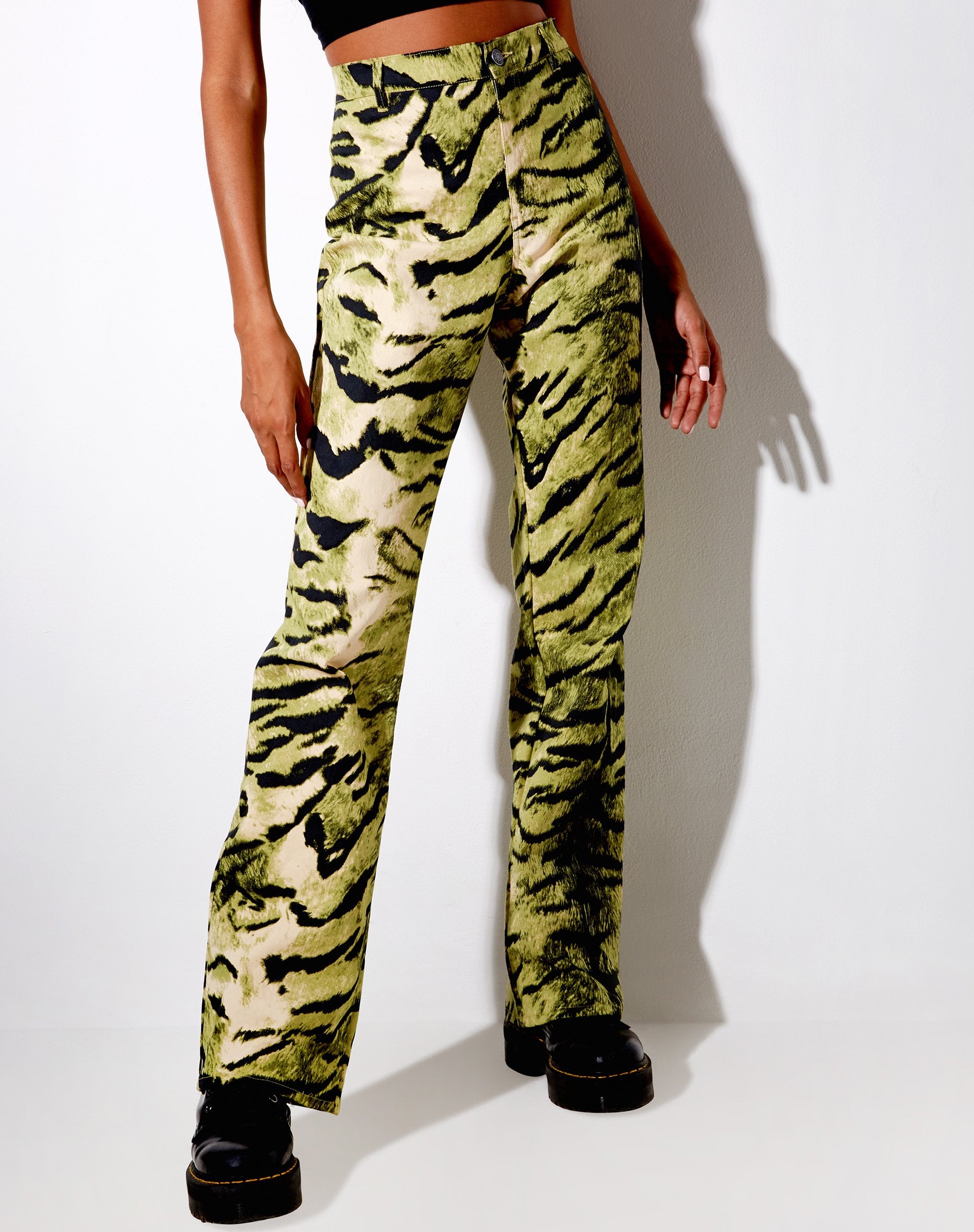 Afbeelding van Zoven Flare Broek in Tiger Full Khaki Plaatsing