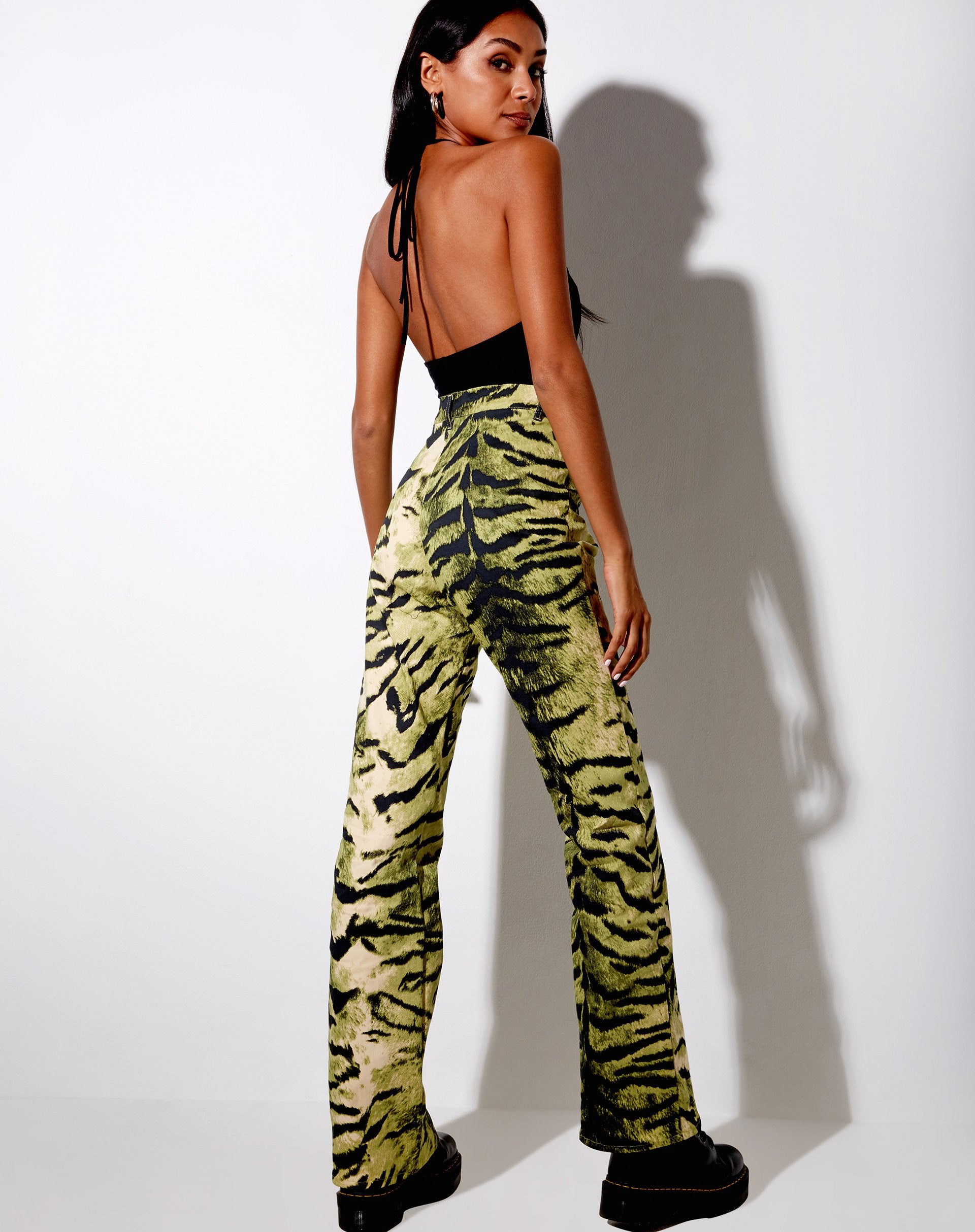 Afbeelding van Zoven Flare Broek in Tiger Full Khaki Plaatsing