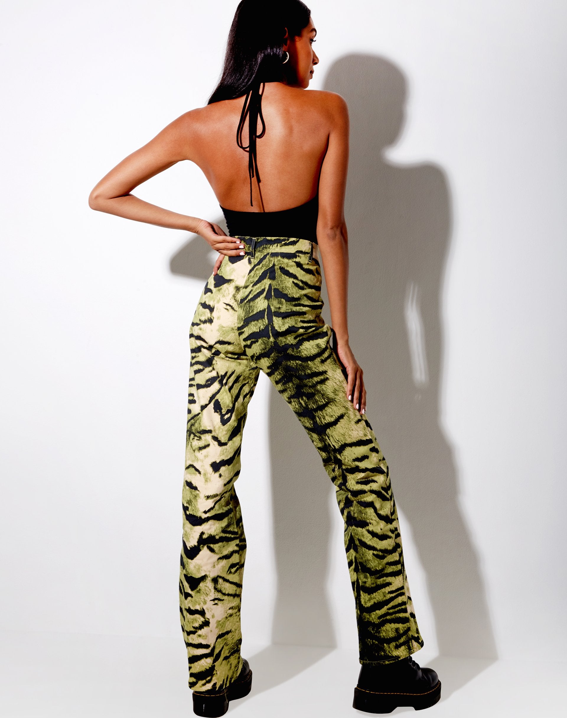 Afbeelding van Zoven Flare Broek in Tiger Full Khaki Plaatsing