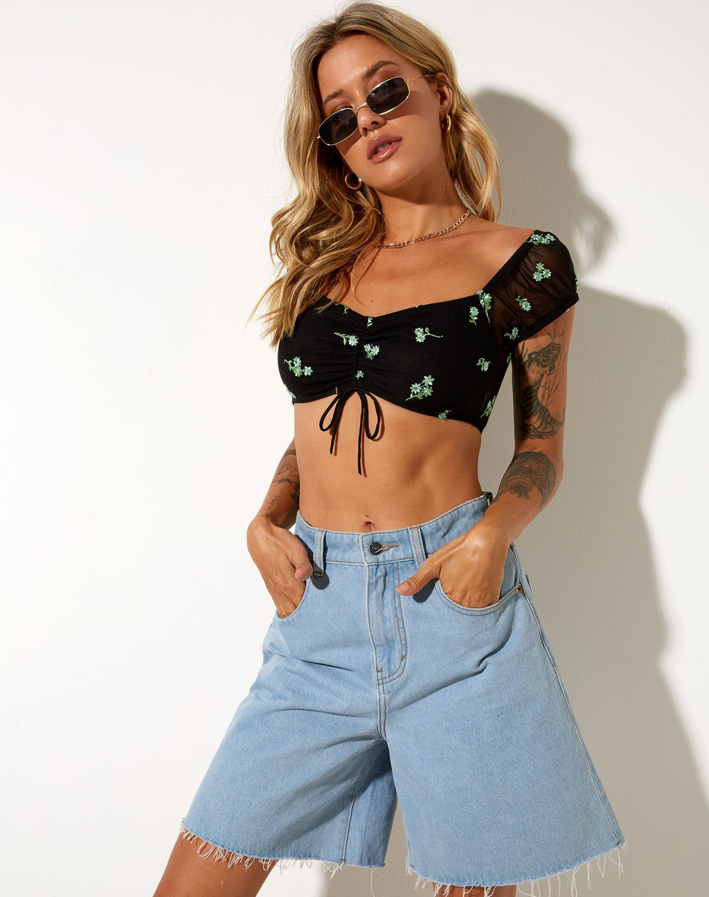 Zule Crop Top in Zwart Daisy Lime Embro