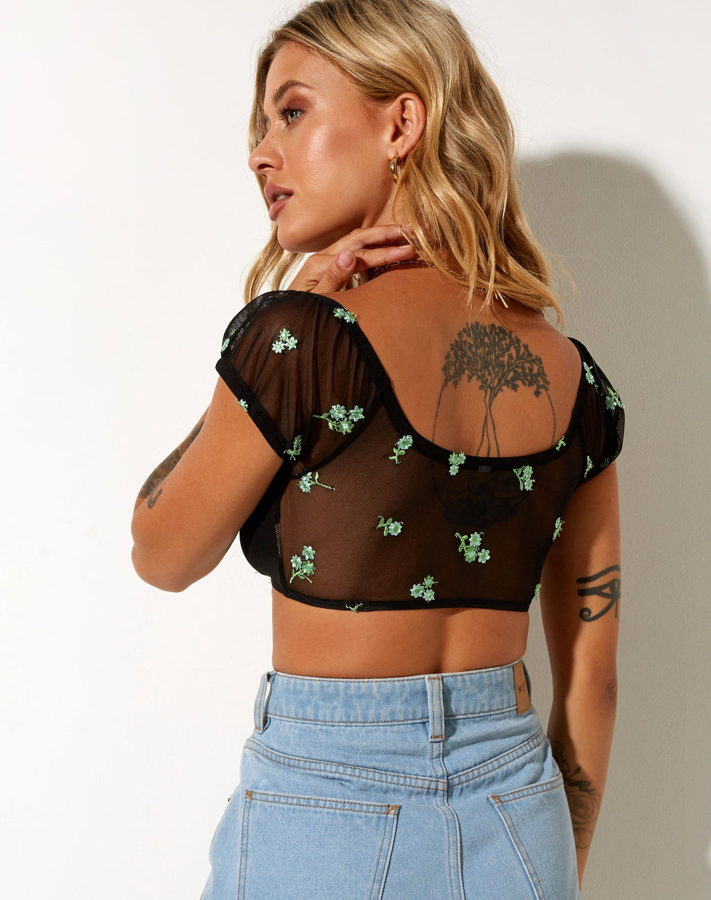Zule Crop Top in Zwart Daisy Lime Embro