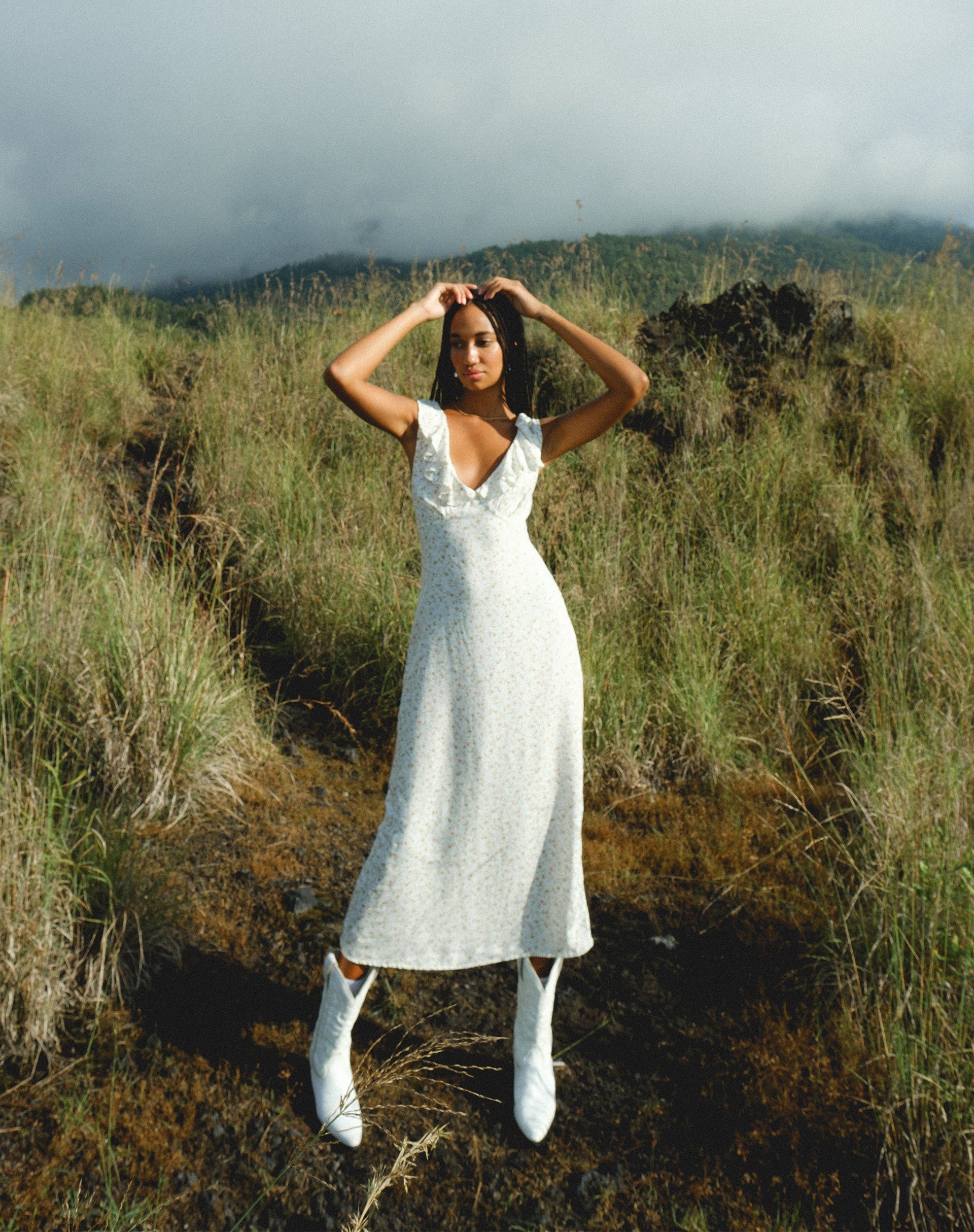 Afbeelding van Rufiso Midi Dress in Pretty Petal Ivory