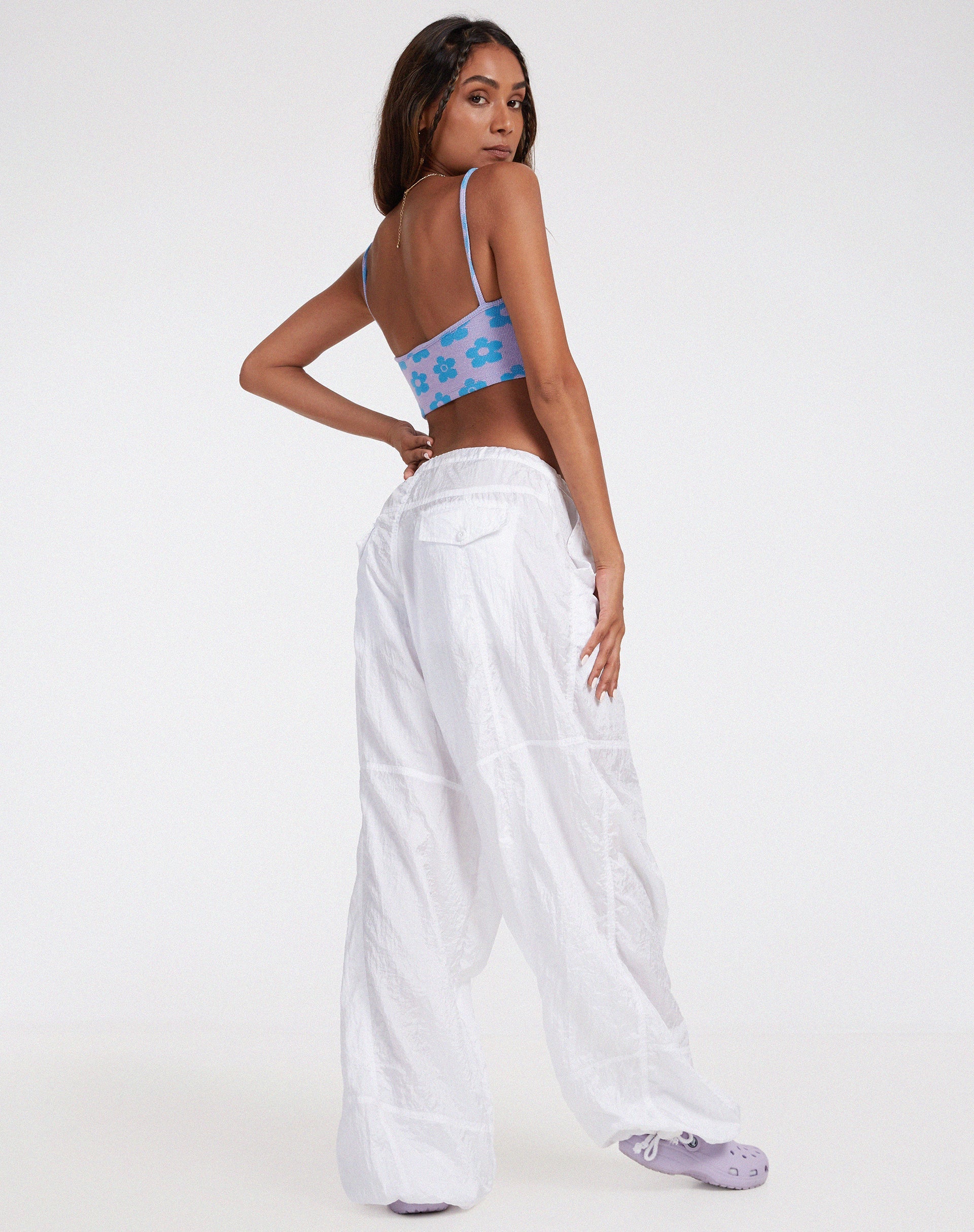 Afbeelding van Tala Crop Top in Schattig Bloemig Daisy Lila en Blauw